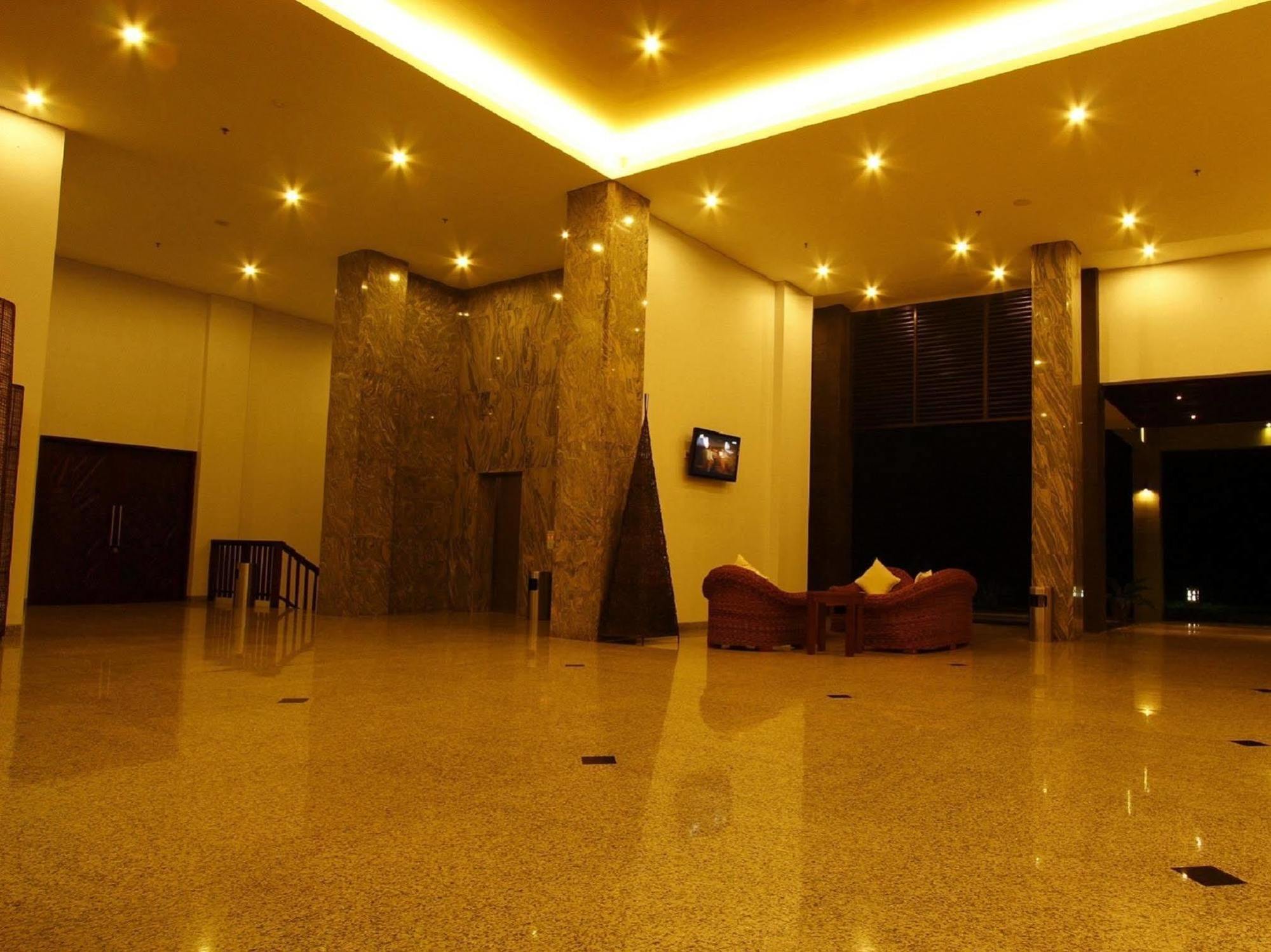 Laprima Hotel Labuan Bajo Extérieur photo